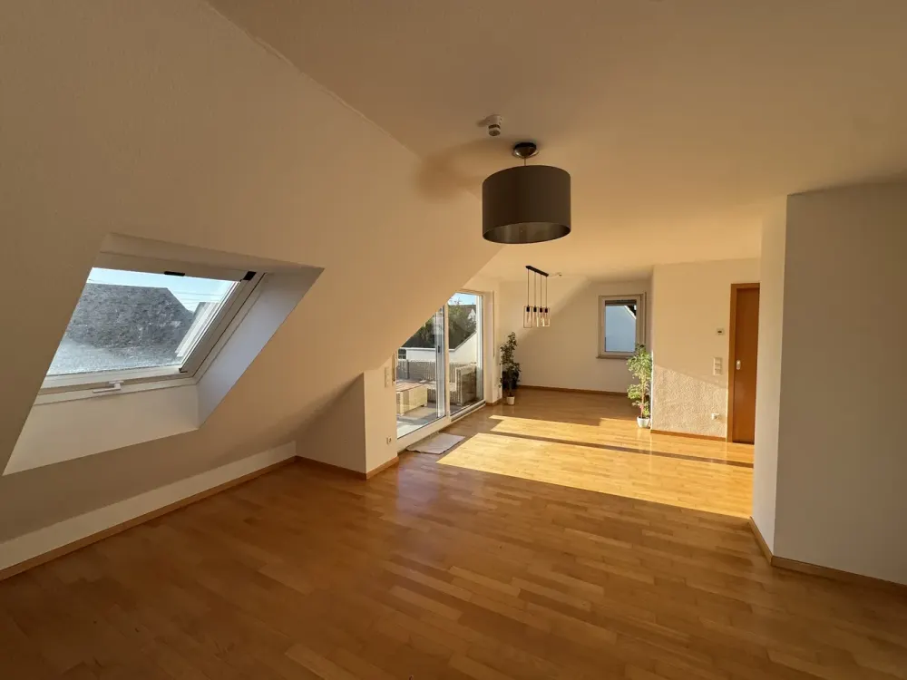 Bright 4.5-Room Attic Apartment with West Balcony