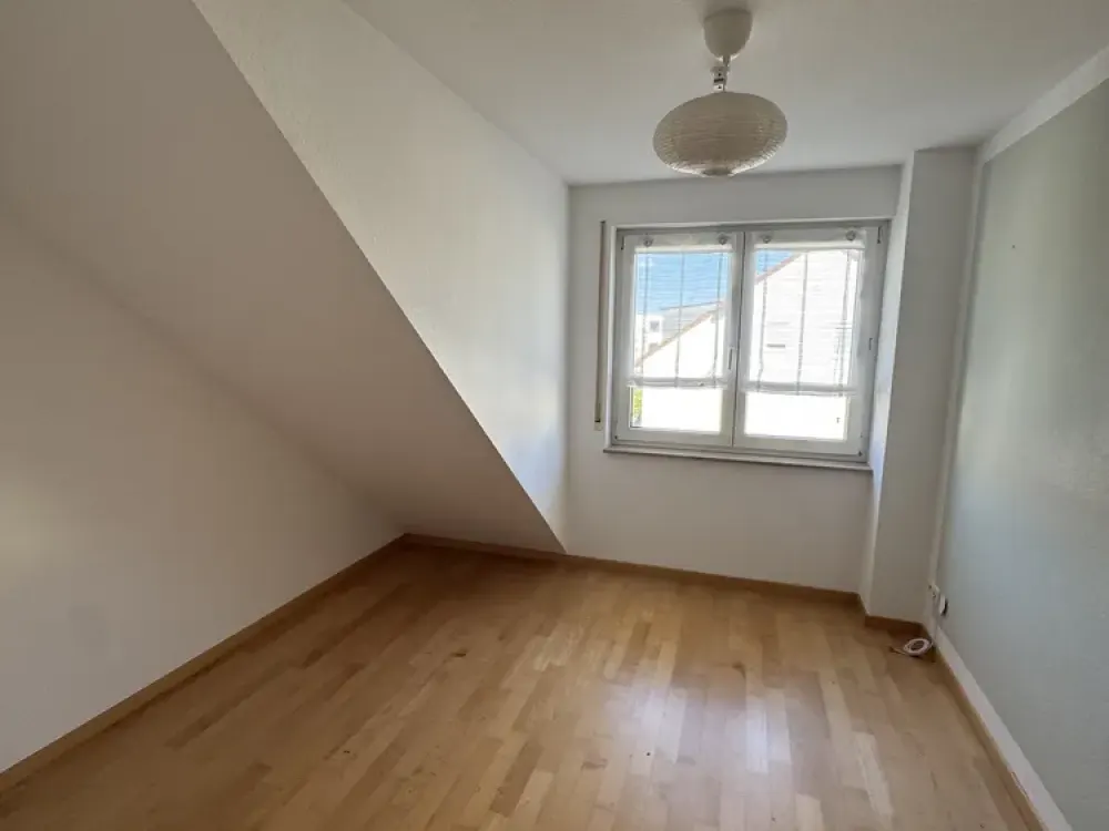 Bright 4.5-Room Attic Apartment with West Balcony