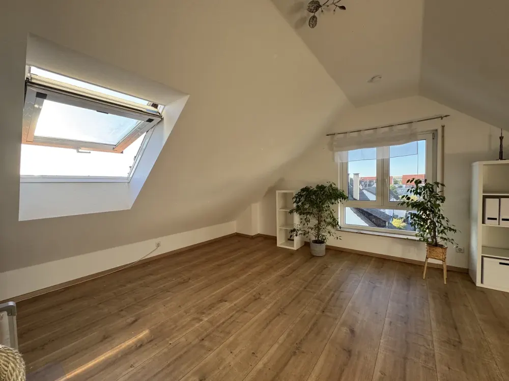 Bright 4.5-Room Attic Apartment with West Balcony