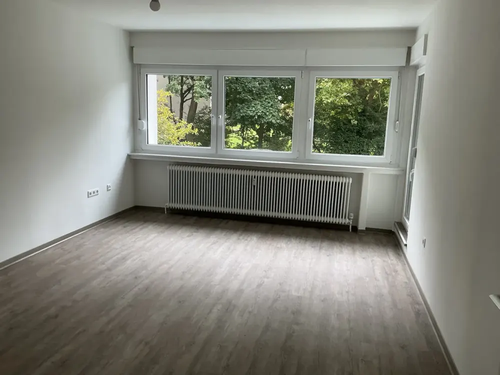 Move In and Feel Good: Spacious 3-Room Apartment on the Ground Floor