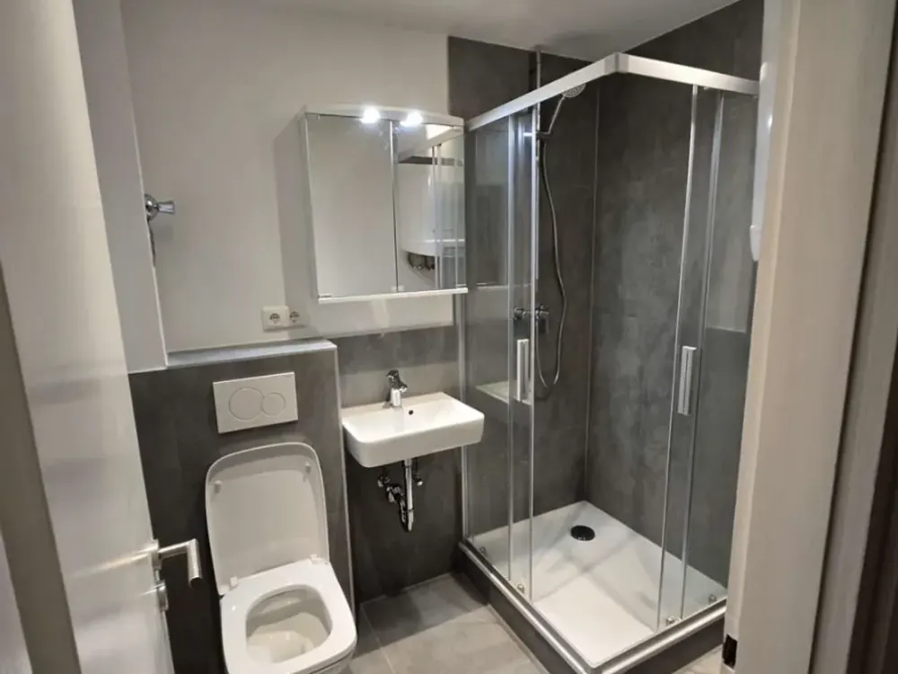 großzügiges, saniertes Apartment inkl. Küche & Balkon