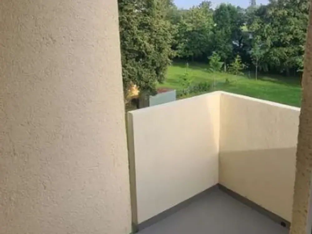 großzügiges, saniertes Apartment inkl. Küche & Balkon
