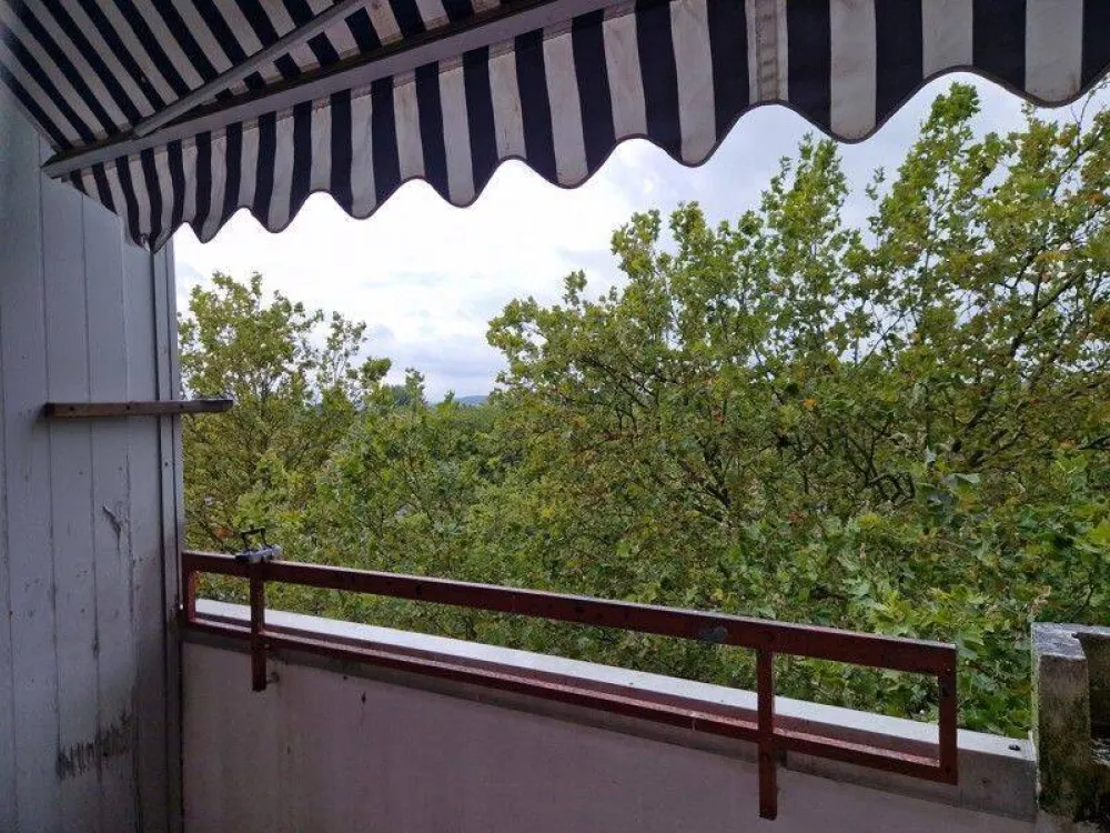 Hier fühlen Sie sich wohl und genießen den Ausblick: renoverte 3-Zimmer-Wohnung mir Balkon!
