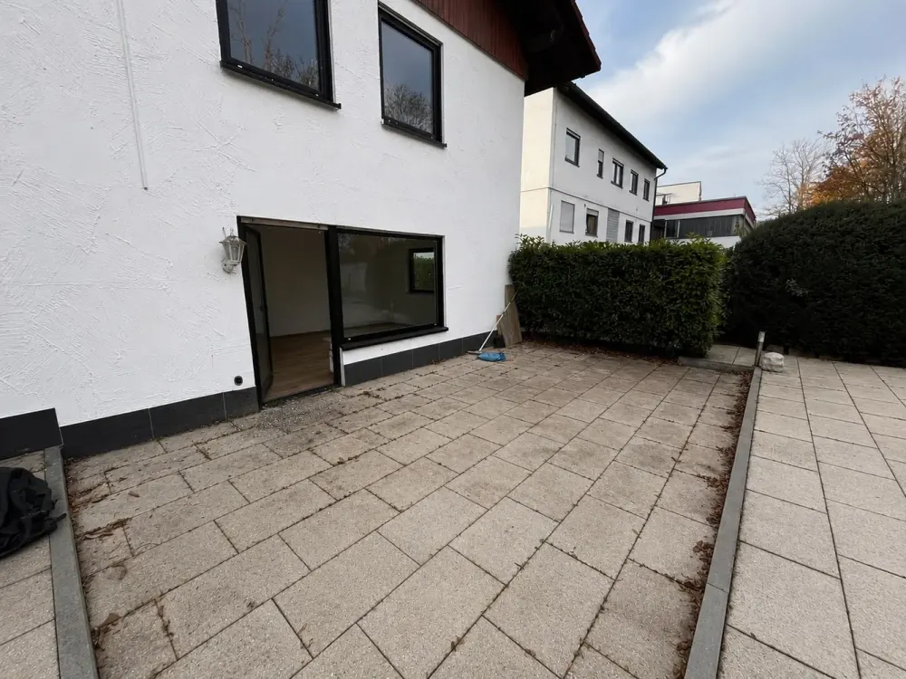 Modernisierte 4-Zi.-Wohnung mit Terrasse im Zweifamilienhaus, S-Bahn fußläufig