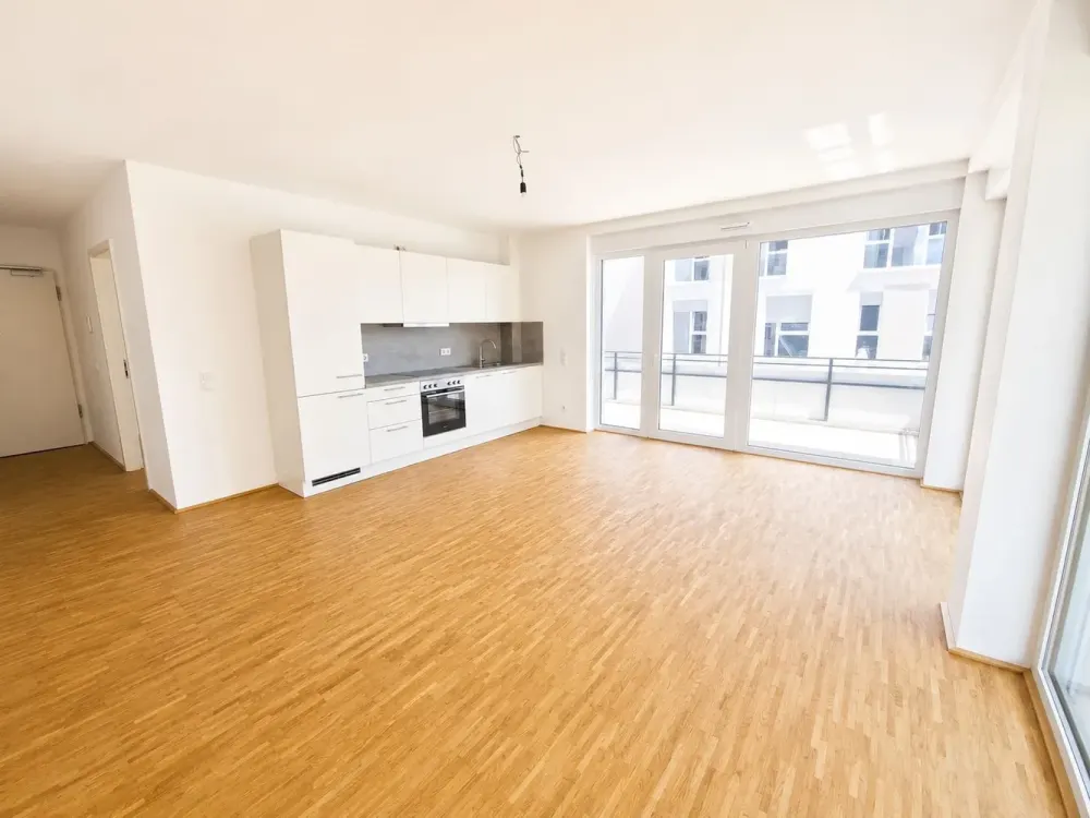 Attractive 2-Room Apartment with Balcony and Fitted Kitchen
