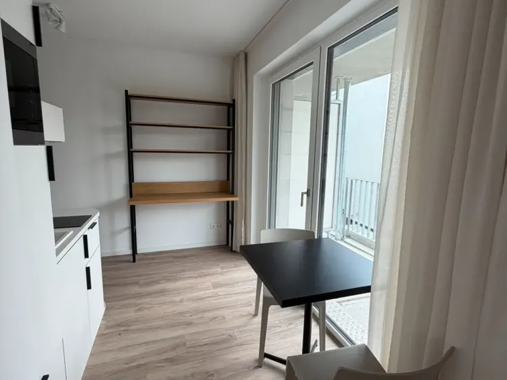 Helles 1-Zimmer-Apartment mit sehr großem Balkon und Einbauküche in Erlangen