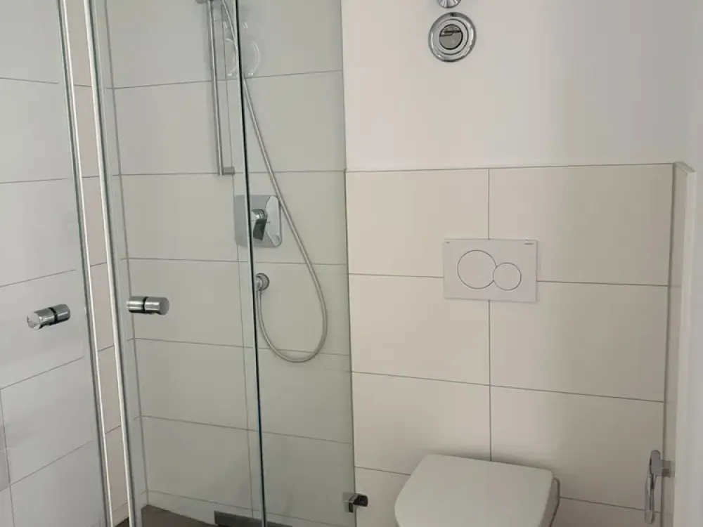 Helles 1-Zimmer-Apartment mit sehr großem Balkon und Einbauküche in Erlangen
