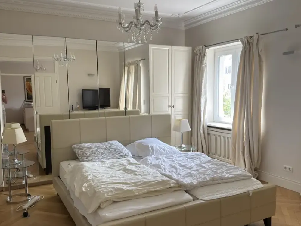 Moderne, voll möblierte 4-Zimmer-Wohnung mit zwei Balkonen
