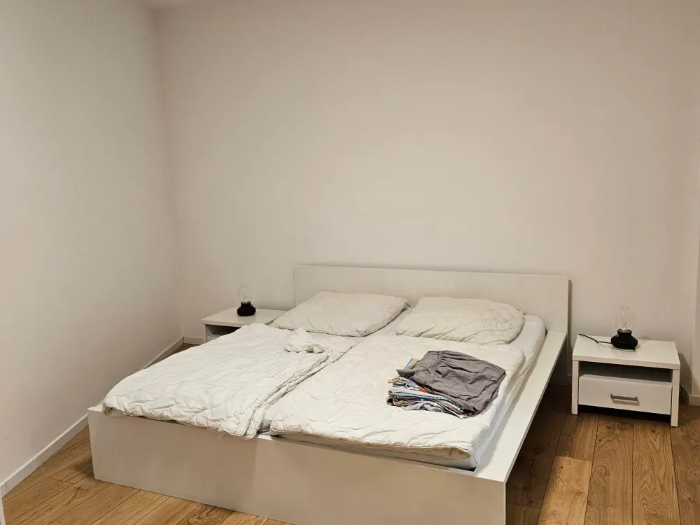 Stilvolle, vollständig renovierte und möbelierte 2- Zimmer