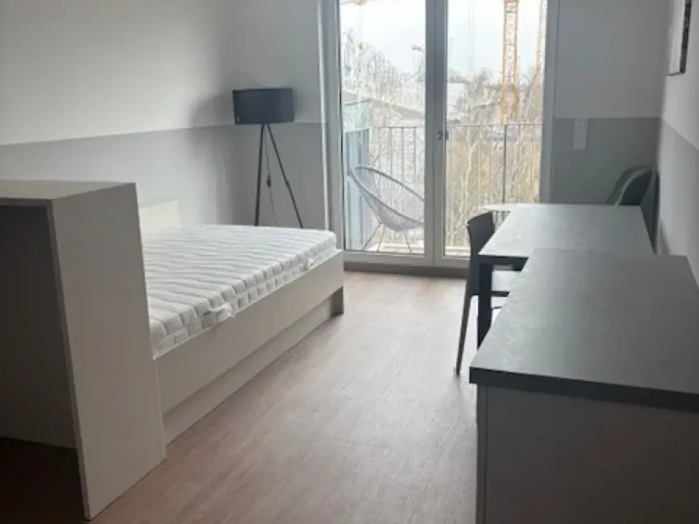 Teilmöbliertes 1 Zimmer Apartment direkt S-Bhf. Rummelsburg ! 5.OG, 37 qm, inkl. Strom + Internet !