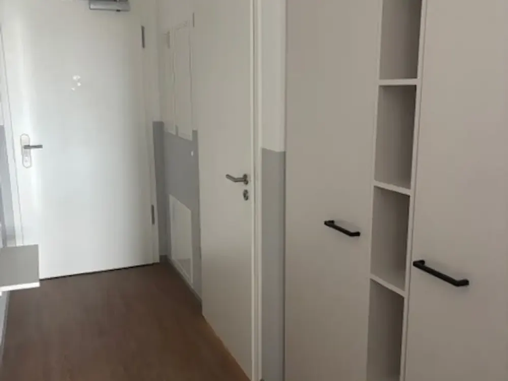 Teilmöbliertes 1 Zimmer Apartment direkt S-Bhf. Rummelsburg ! 5.OG, 37 qm, inkl. Strom + Internet !