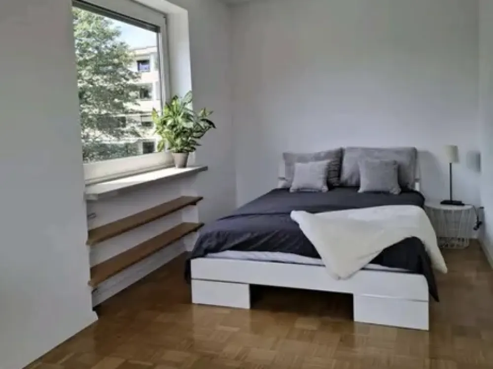 Frisch renovierte 2-Zimmer-Wohnung mit sonnigem Balkon, möbliert oder unmöbliert, Kurz- oder Langz