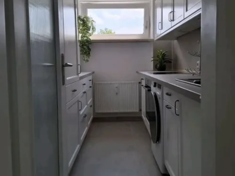 Frisch renovierte 2-Zimmer-Wohnung mit sonnigem Balkon, möbliert oder unmöbliert, Kurz- oder Langz