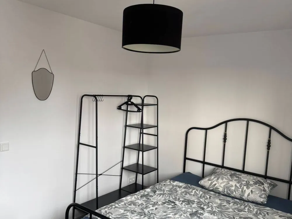Neu saniertes, möbliertes WG-Zimmer in Top-Lage