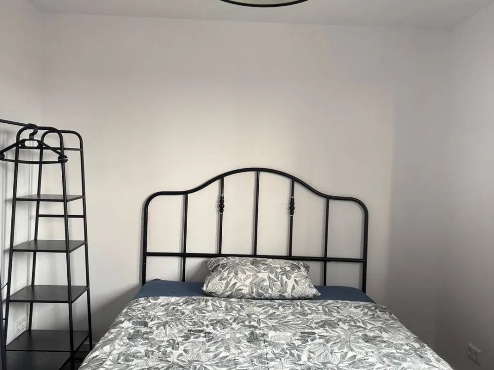 Neu saniertes, möbliertes WG-Zimmer in Top-Lage
