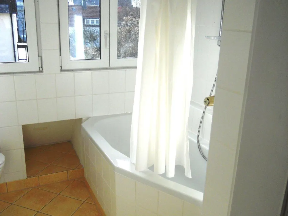 Freundliche, helle kleine Single-Wohnung mit viel Grün ...