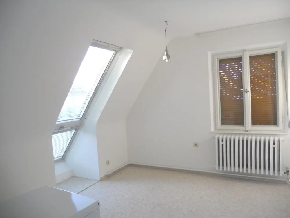 Freundliche, helle kleine Single-Wohnung mit viel Grün ...