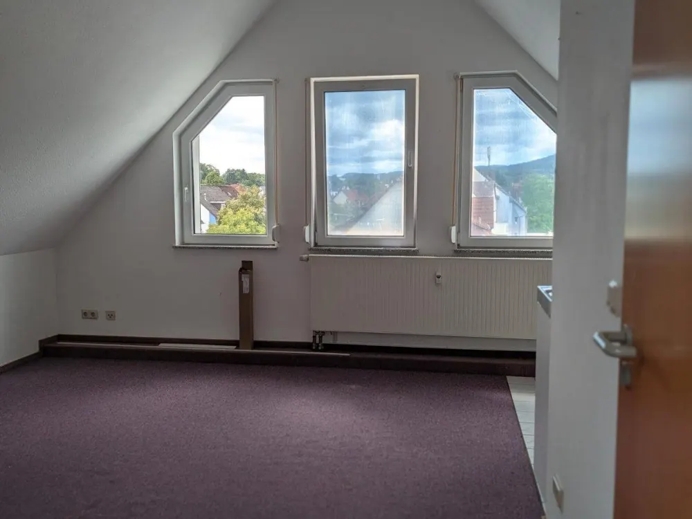 1-Room Attic Apartment in Oberzwehren - Ideal for Students