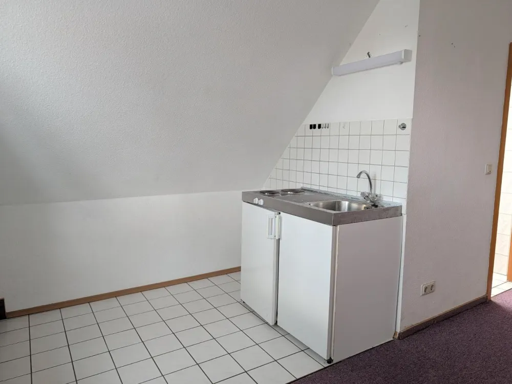 1-Room Attic Apartment in Oberzwehren - Ideal for Students