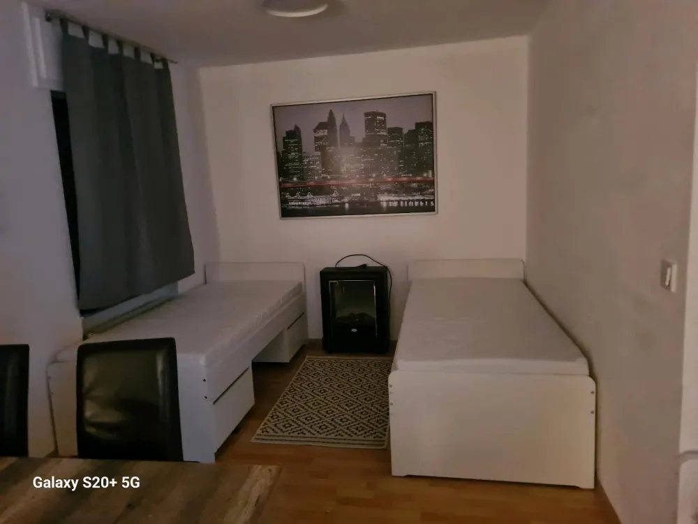 möblierte 3-Zimmer-Wohnung mit 6 einzelne Betten zu vermieten