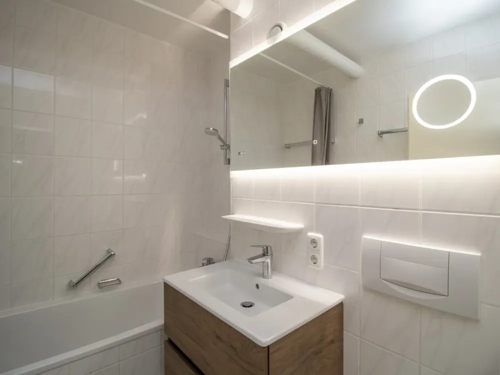 SCHWABING: Furnished 1-Room Apartment with Loggia!