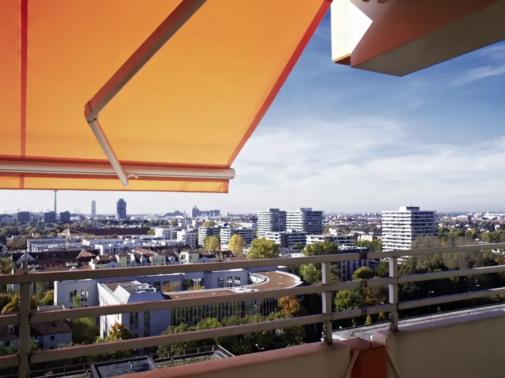 SCHWABING: Furnished 1-Room Apartment with Loggia!