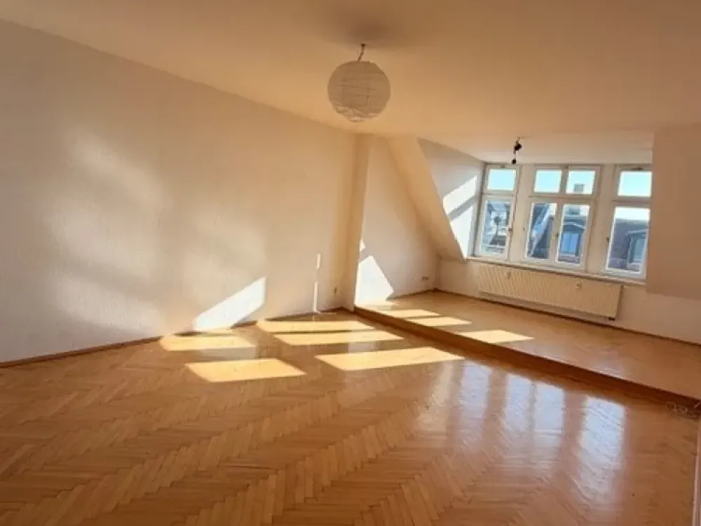Großzügige Altbauwohnung mit einem Monat mietfrei zu vermieten