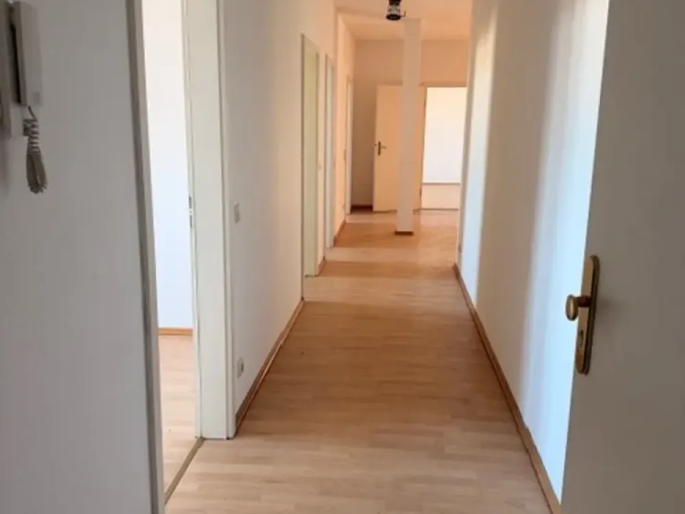 Großzügige Altbauwohnung mit einem Monat mietfrei zu vermieten