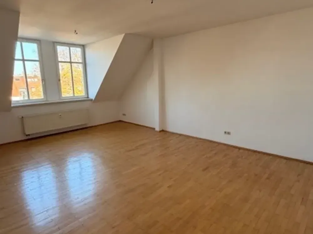 Großzügige Altbauwohnung mit einem Monat mietfrei zu vermieten