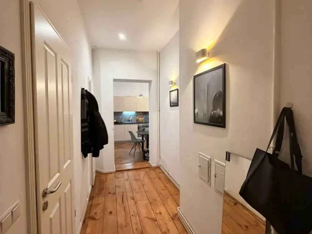 Möblierte 4-Zimmer-Altbauwohnung mit Balkon in Moabit - ab sofort