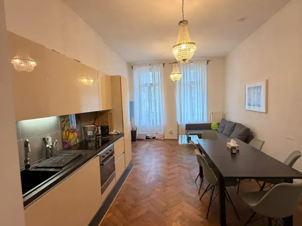 Möblierte 4-Zimmer-Altbauwohnung mit Balkon in Moabit - ab sofort