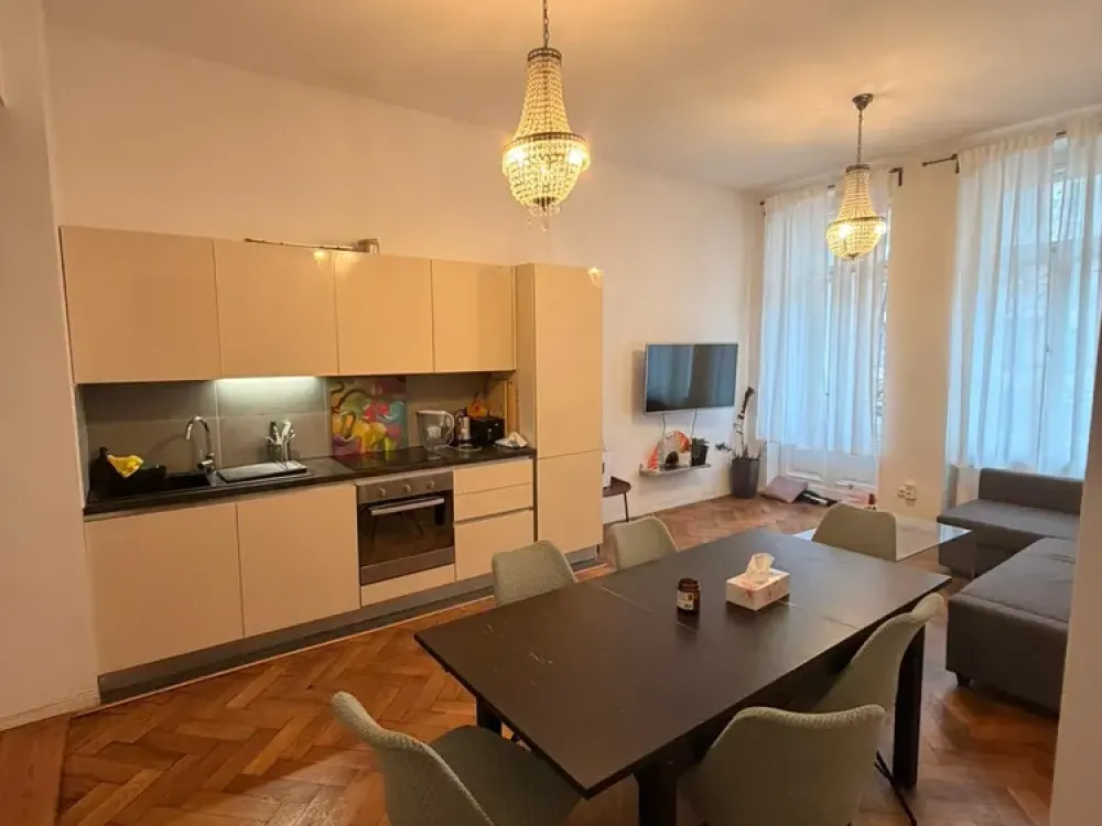 Möblierte 4-Zimmer-Altbauwohnung mit Balkon in Moabit - ab sofort