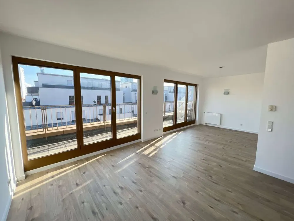 Helle 2-Zimmer Wohnung mit Terrasse und Skyline Blick