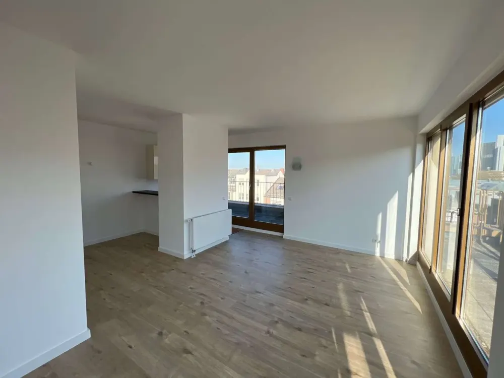 Helle 2-Zimmer Wohnung mit Terrasse und Skyline Blick