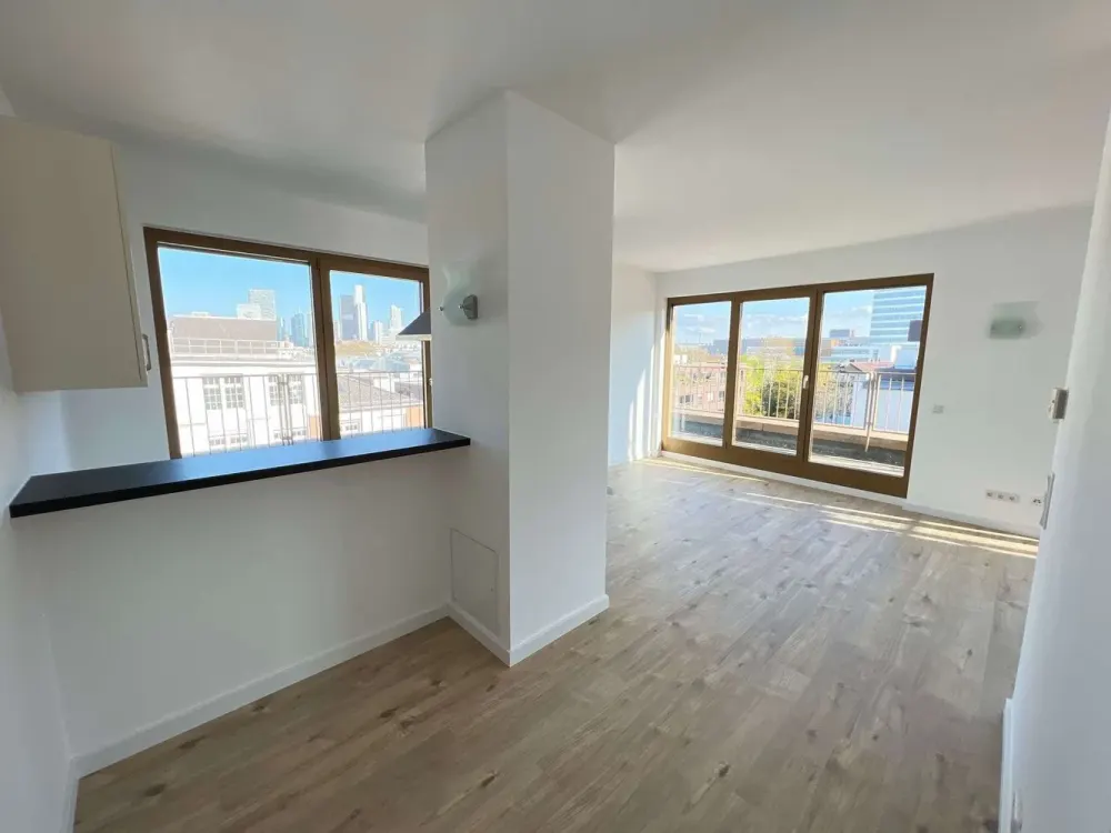 Helle 2-Zimmer Wohnung mit Terrasse und Skyline Blick