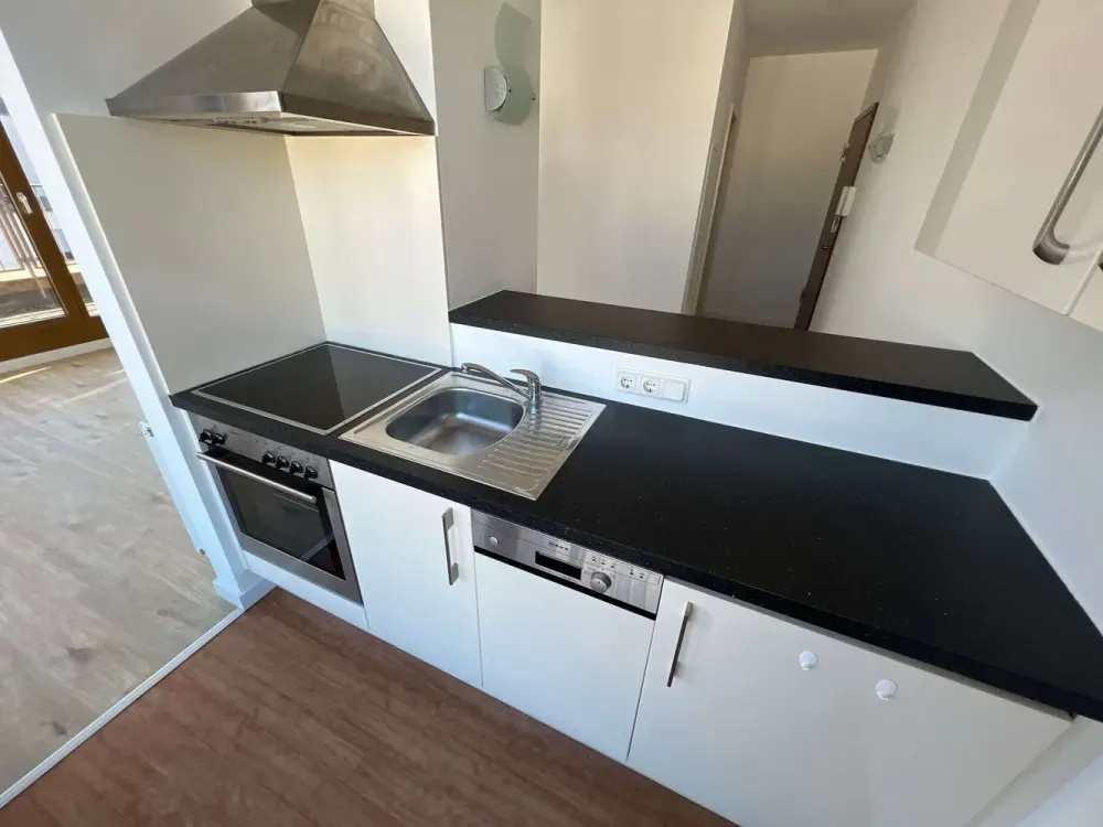 Helle 2-Zimmer Wohnung mit Terrasse und Skyline Blick