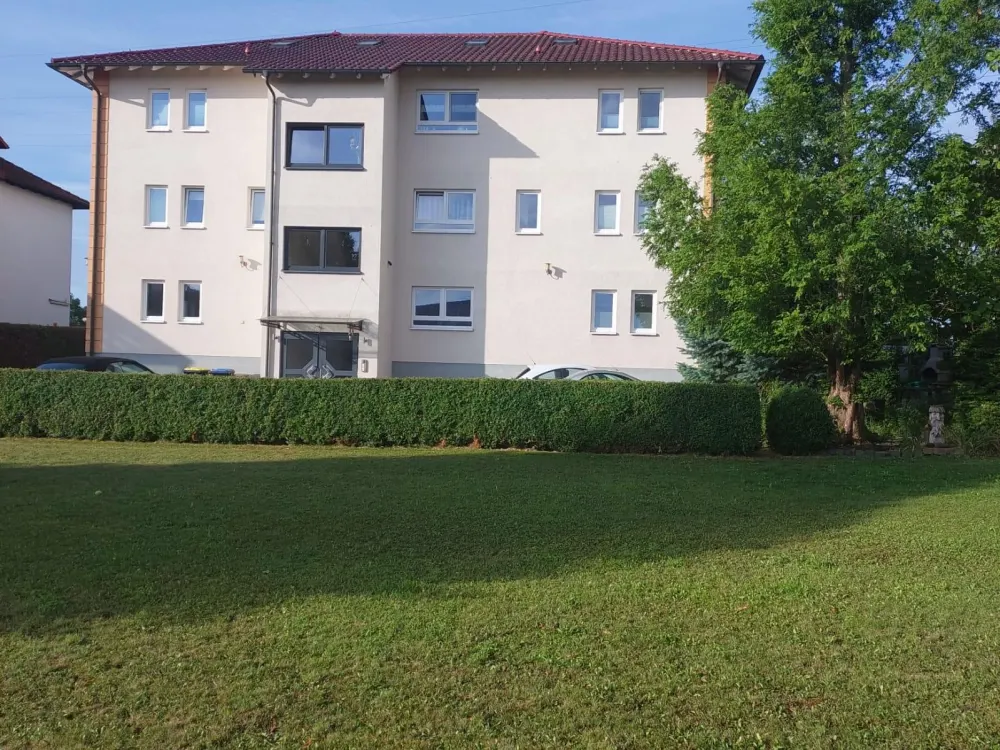 Helle 2-Zimmerwohnung in Wöllstadt mit Einbauküche und -Schränken