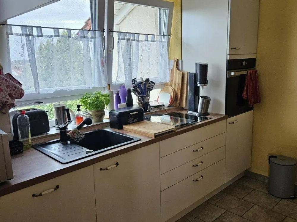 Helle 2-Zimmerwohnung in Wöllstadt mit Einbauküche und -Schränken