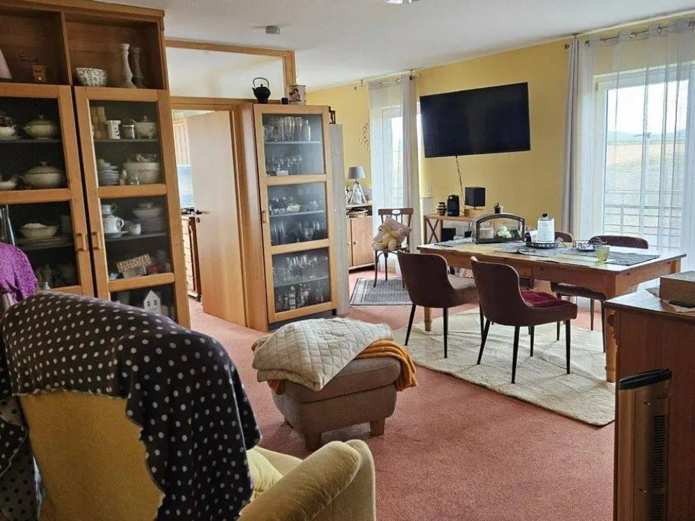Helle 2-Zimmerwohnung in Wöllstadt mit Einbauküche und -Schränken