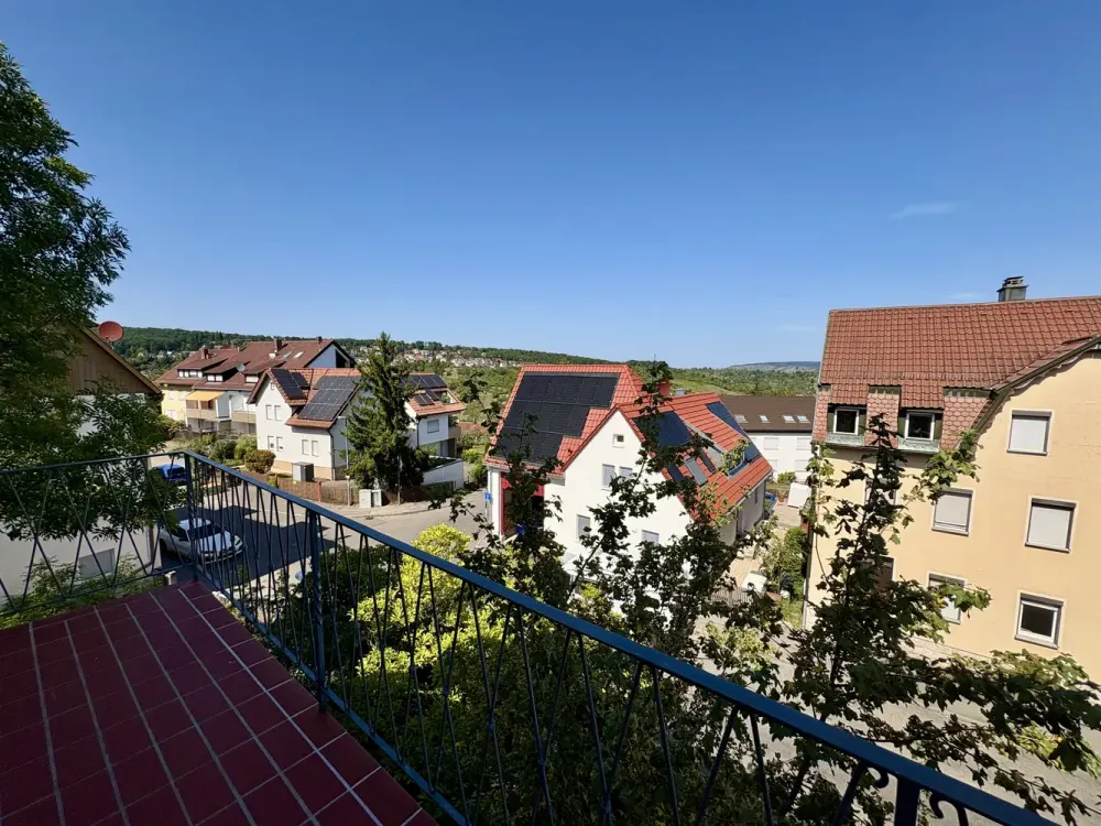 Helle 3,5-Zimmer-Wohnung mit Aussichtsbalkon, naturnah & hundefreundlich in Sillenbuch