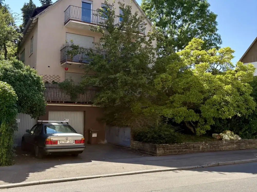 Helle 3,5-Zimmer-Wohnung mit Aussichtsbalkon, naturnah & hundefreundlich in Sillenbuch