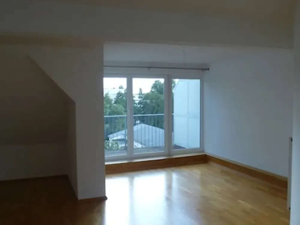 Dachgeschoss-Whg. mit Süd-Balkon und Einbauküche