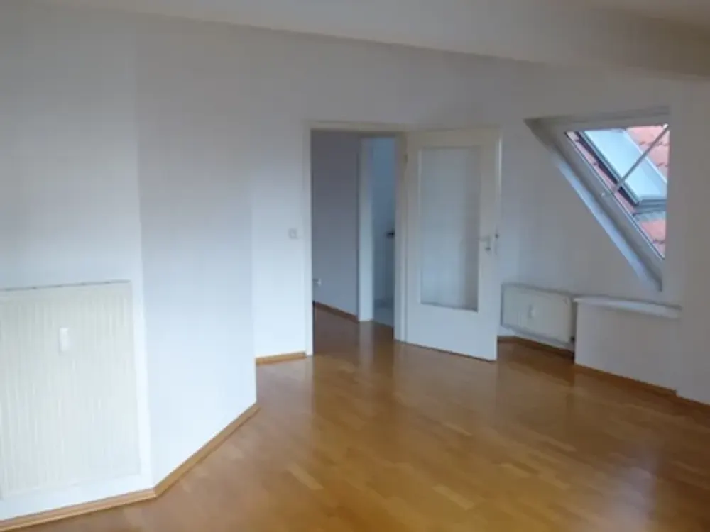 Dachgeschoss-Whg. mit Süd-Balkon und Einbauküche