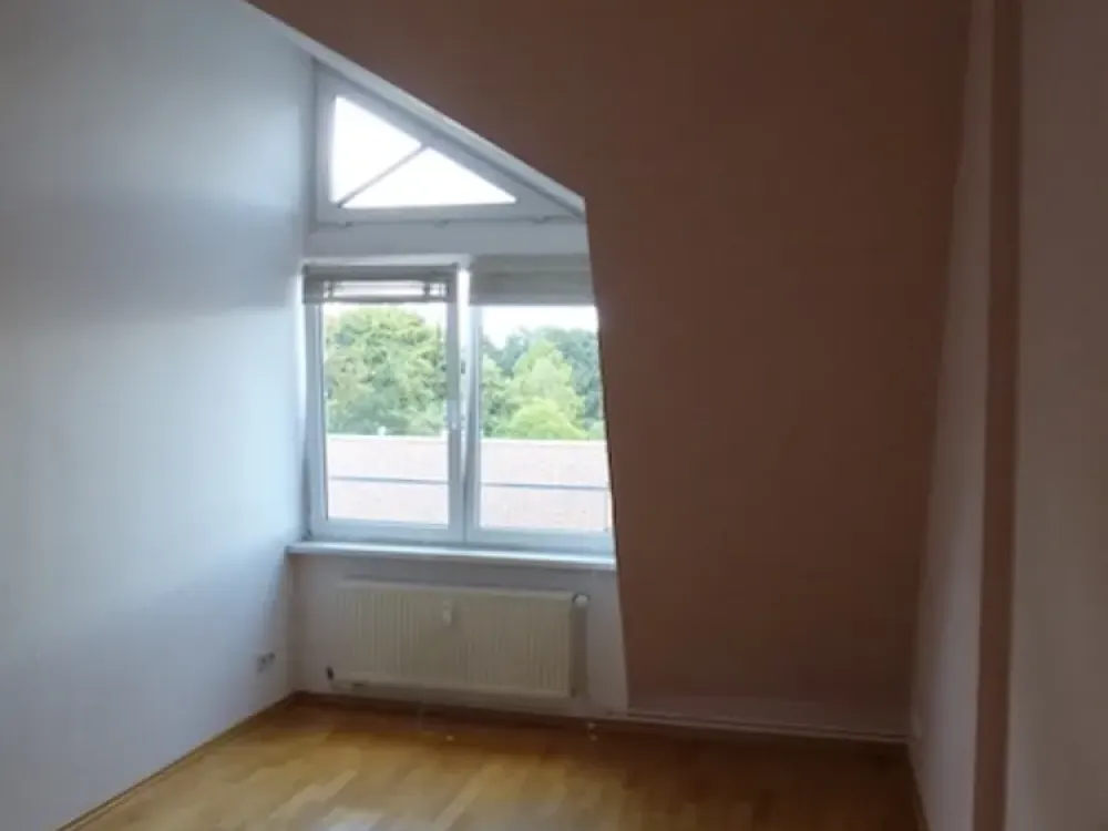 Dachgeschoss-Whg. mit Süd-Balkon und Einbauküche