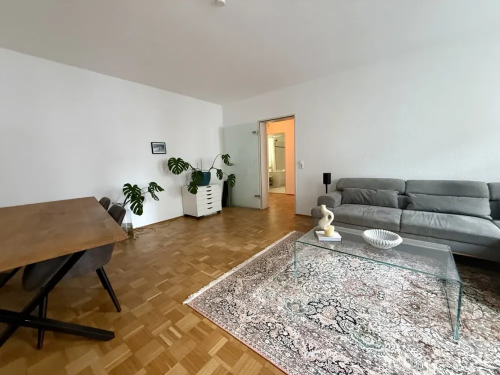 Oberkassel! 2-Zimmerwohnung in zentraler Lage - mit Tiefgaragenstellplatz!