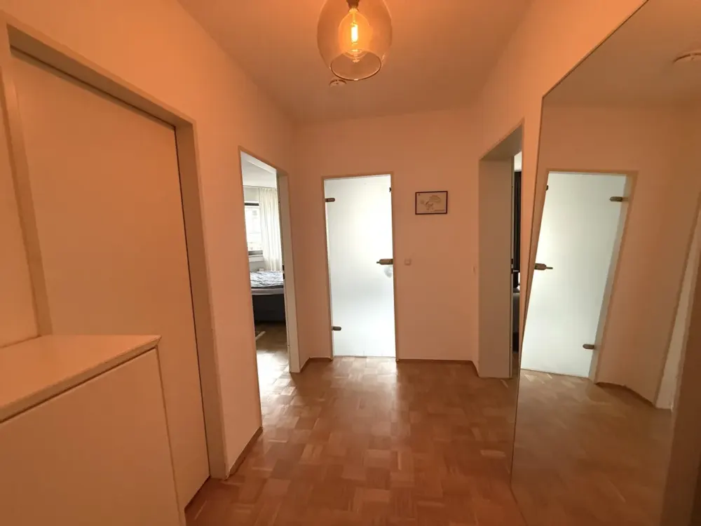 Oberkassel! 2-Zimmerwohnung in zentraler Lage - mit Tiefgaragenstellplatz!