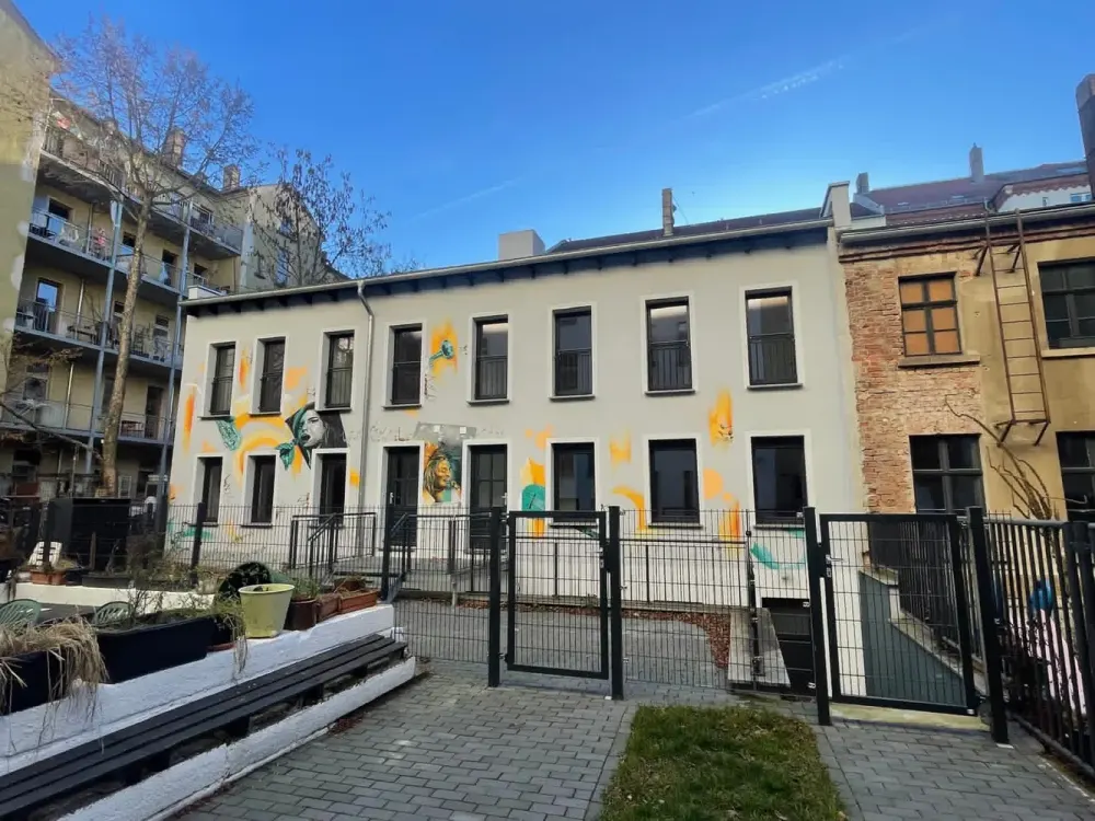 3-Raumwohnung - Erstbezug - hochwertig saniert für 3 Personen mit WBS