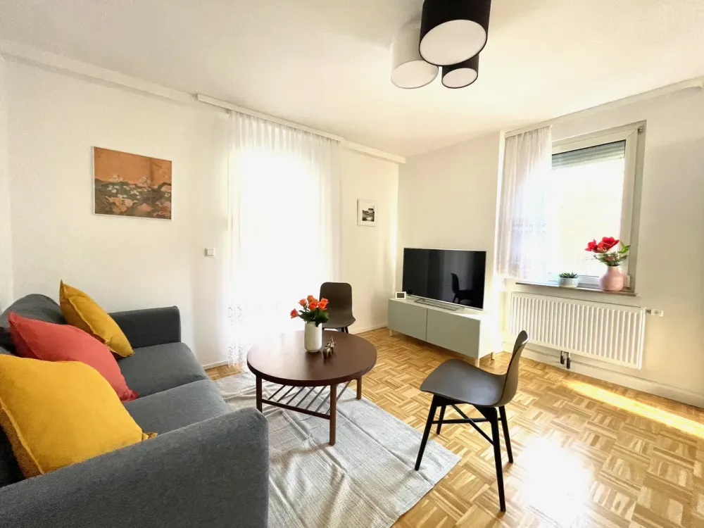 Style & Komfort: Trendige 2-Zimmer-Wohnung voll möbliert