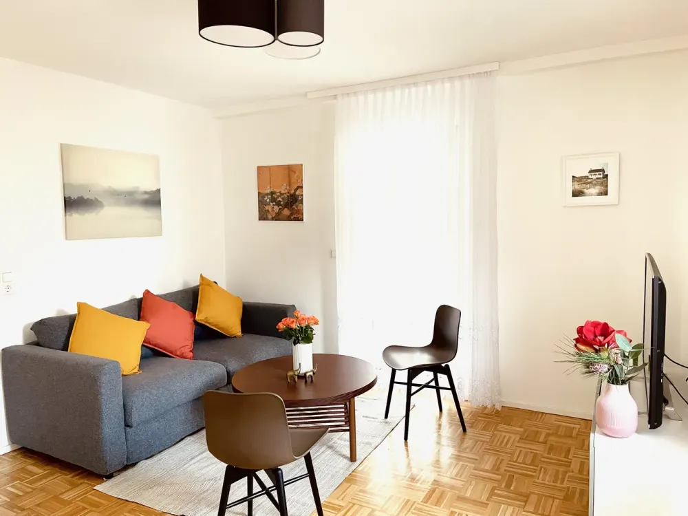 Style & Komfort: Trendige 2-Zimmer-Wohnung voll möbliert