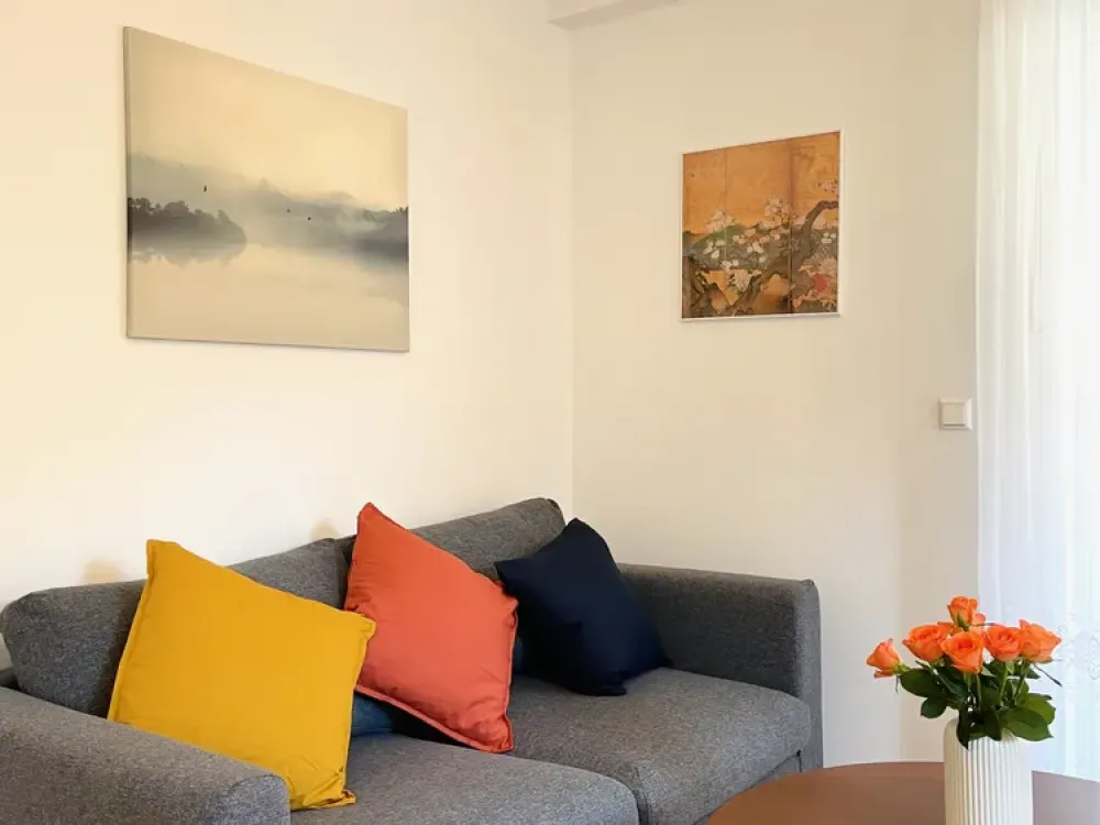 Style & Komfort: Trendige 2-Zimmer-Wohnung voll möbliert